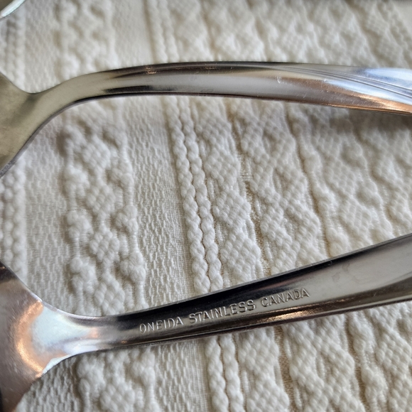 24-Piece Oneida Roseanne Stainless Flatware Set Stainless Canada - Picture 4 of 10